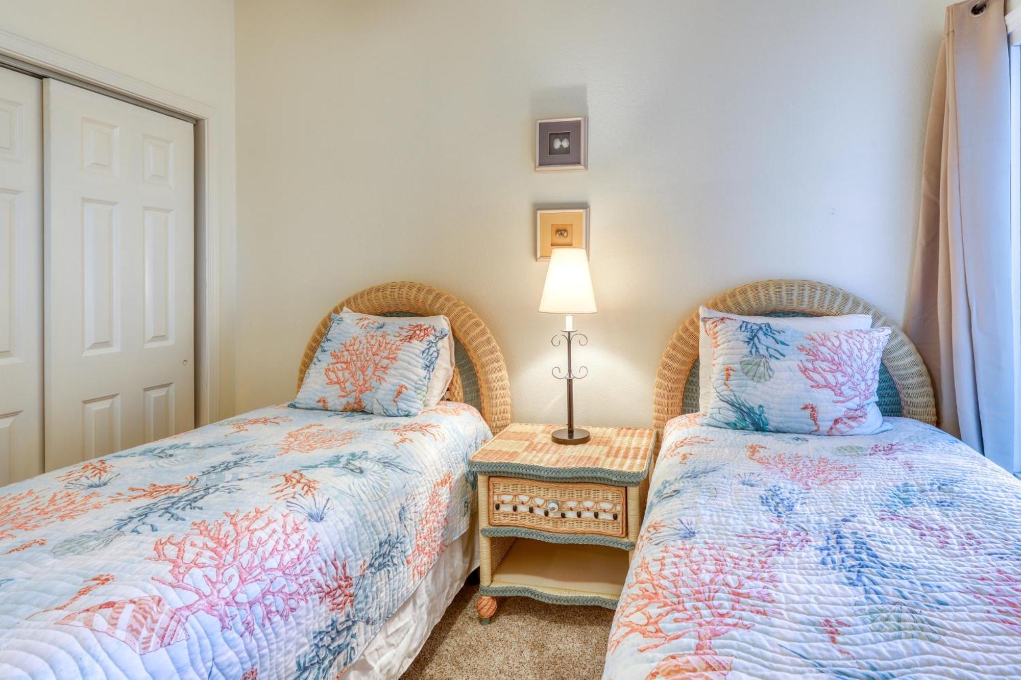 Tidewater Condominiums Ориндж Бийч Стая снимка