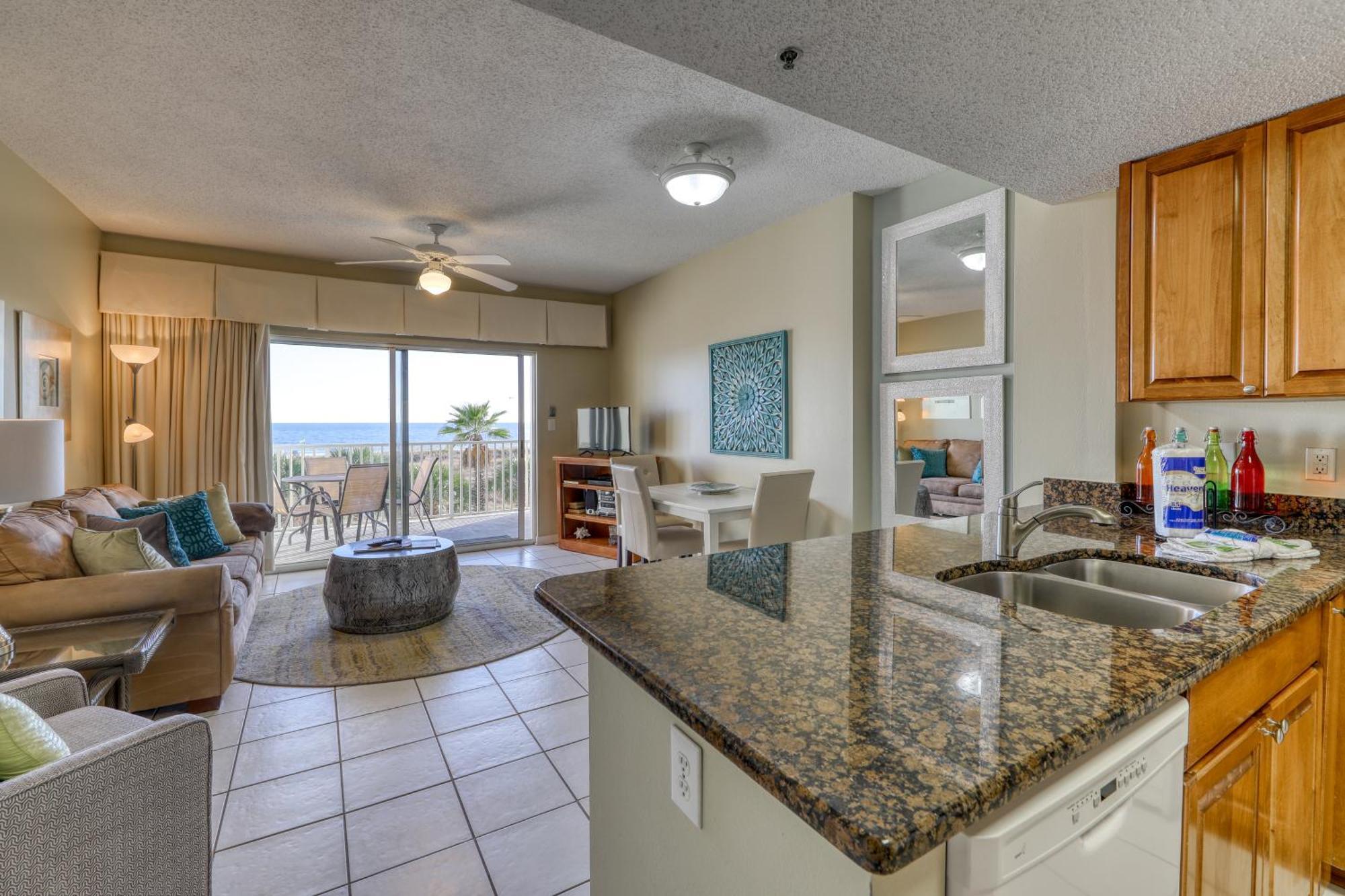 Tidewater Condominiums Ориндж Бийч Стая снимка